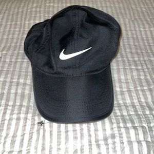 Nike Featherlight Dri Fit Hat